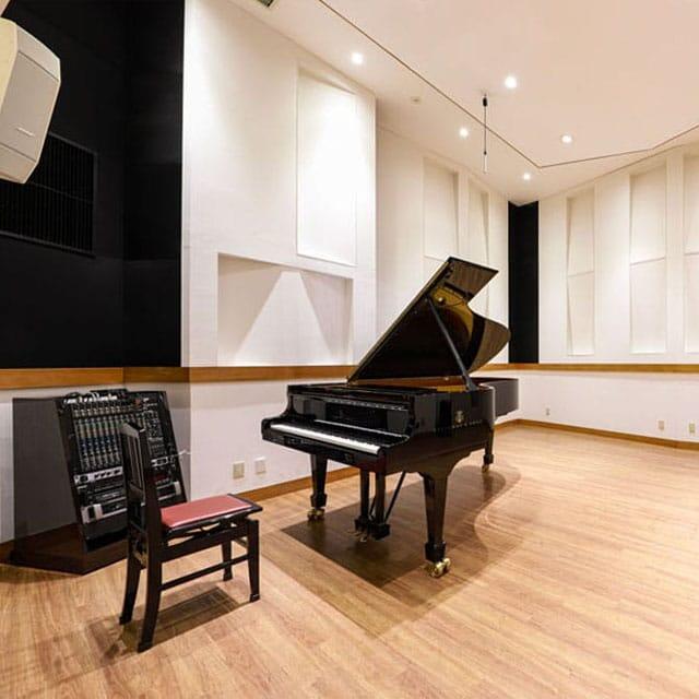 ピアノサロンノア吉祥寺／広さ22帖・天井高5m・椅子30脚